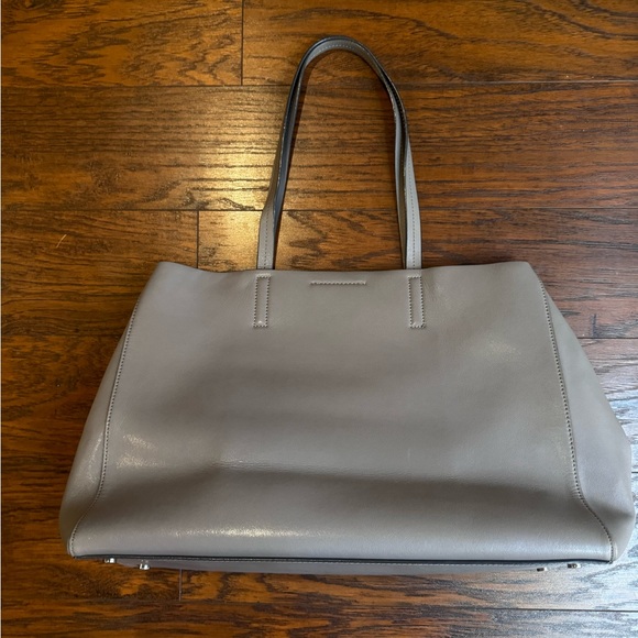 {Banana Republic} leather tote bag - Picture 7 of 15